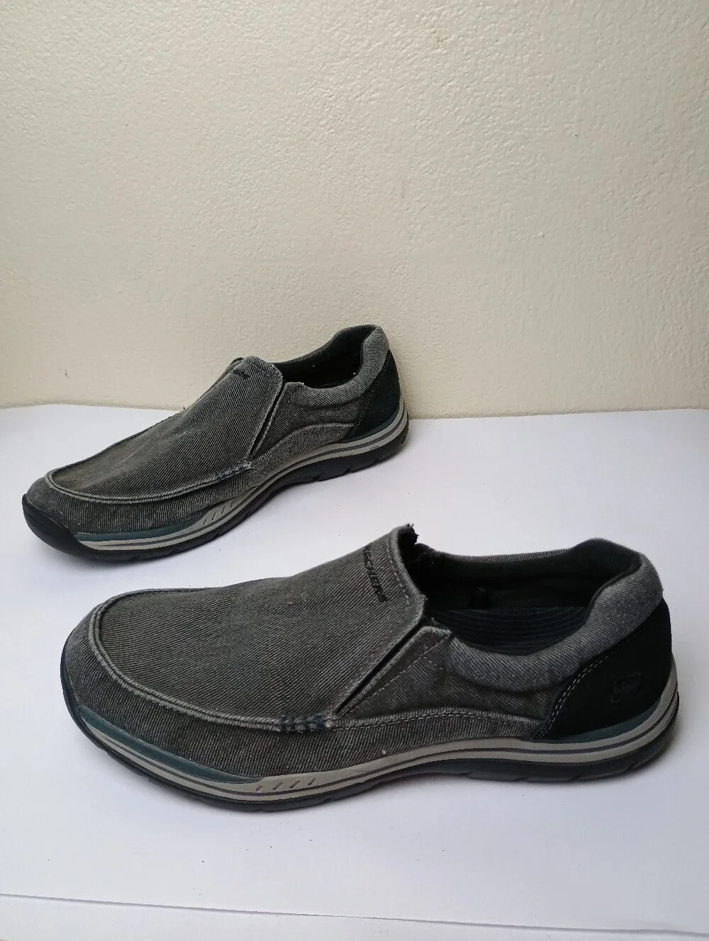 Skechers Expected Avillo Men's 12 Slip-On Canvas Loafers in Black Relaxed Fit